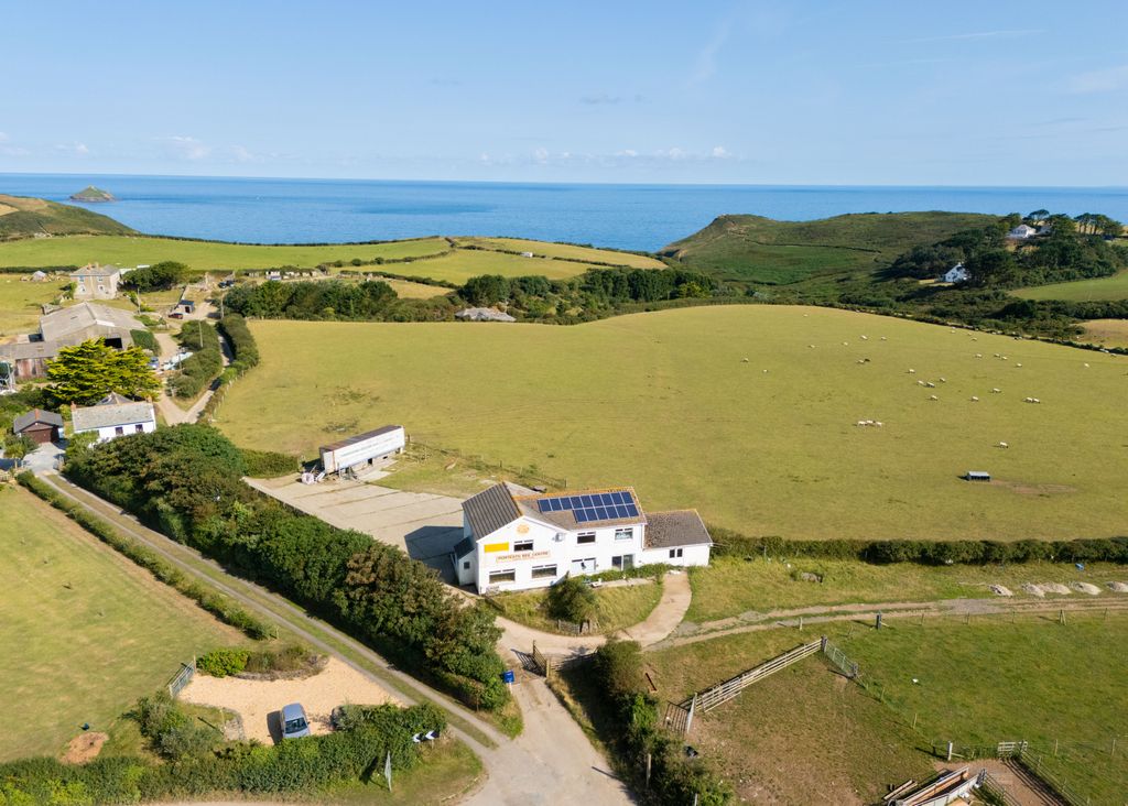 Property photo 1 of 17 Porteath Bee Centre