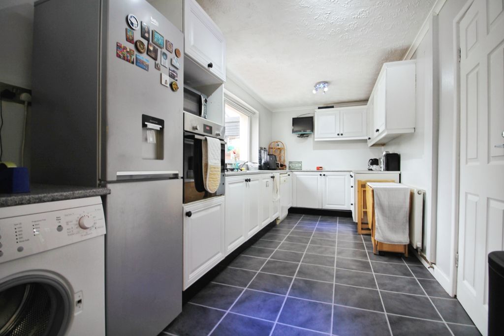 Property photo 2 of 15 Kitchen