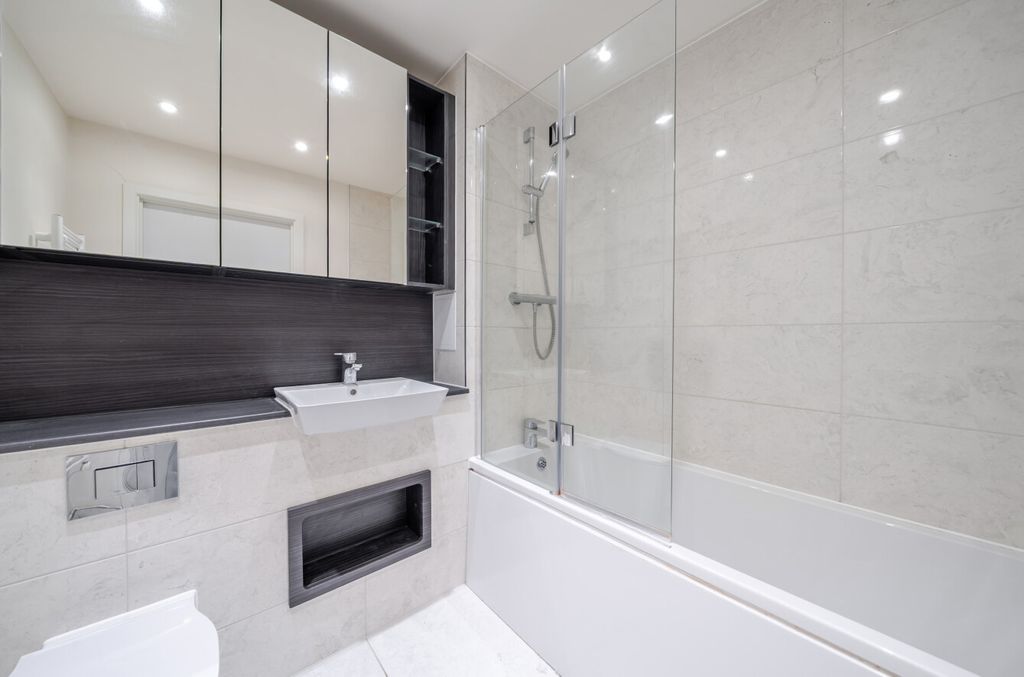 Property photo 2 of 18 1356821-14-68d69A...