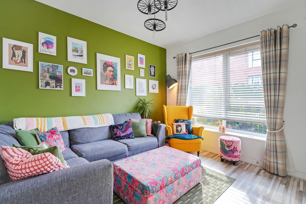 Property photo 1 of 27 Living Room