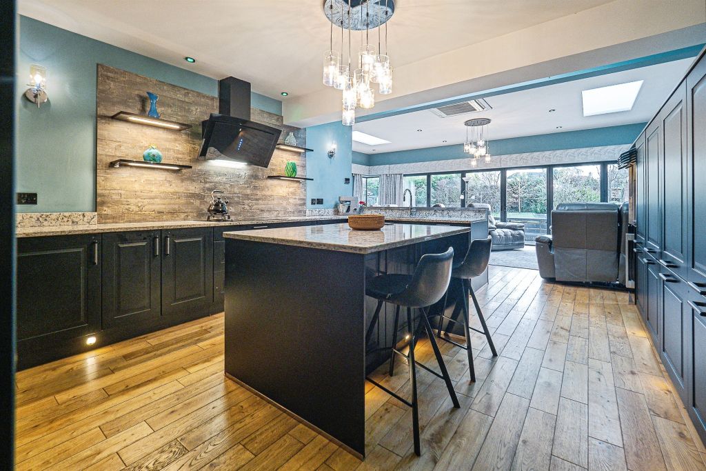 Property photo 3 of 33