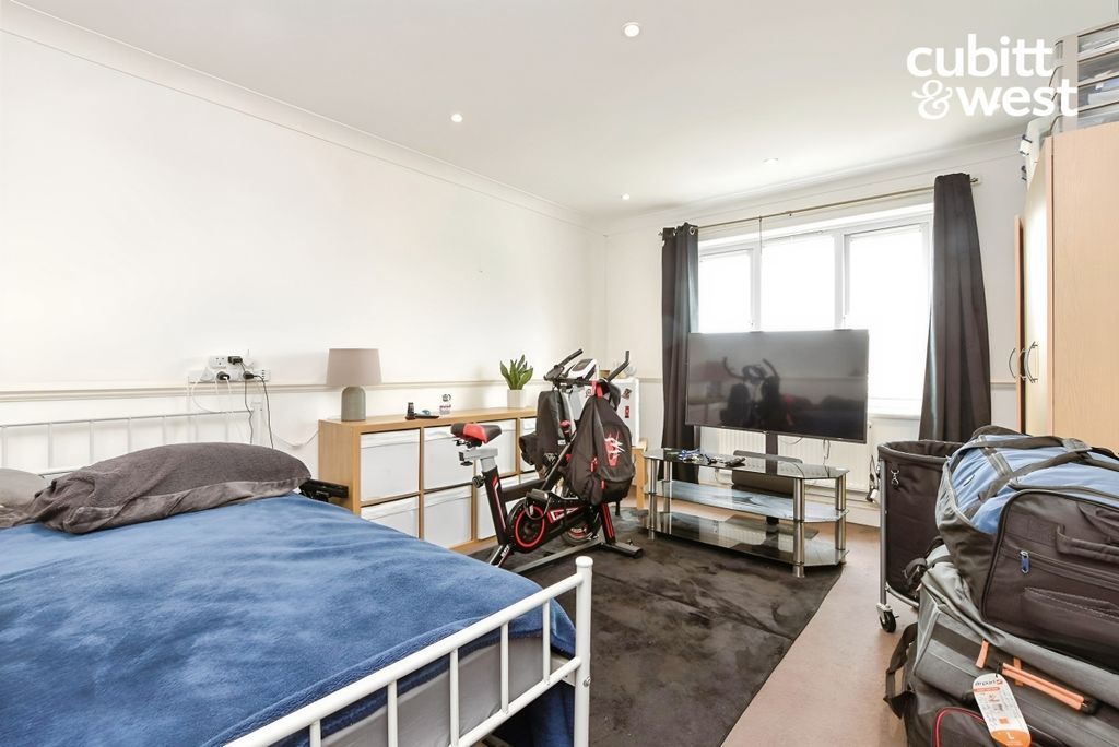 Property photo 3 of 12 7Aaaf5cd-901H0Whw