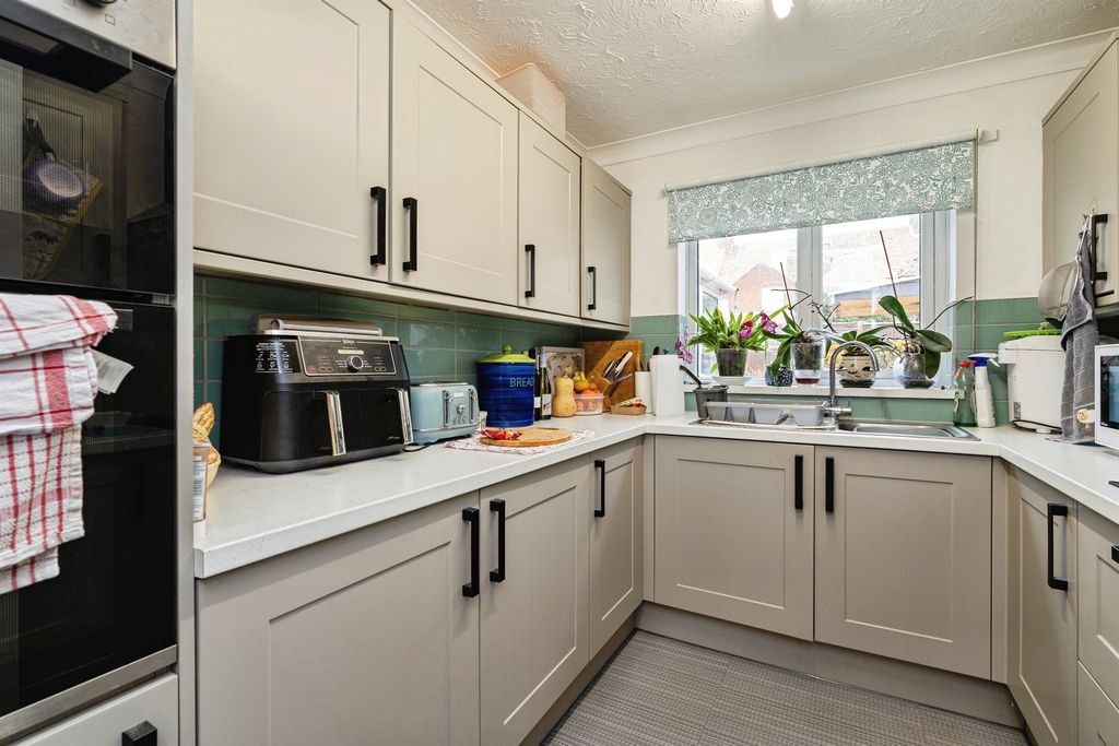 Property photo 2 of 17