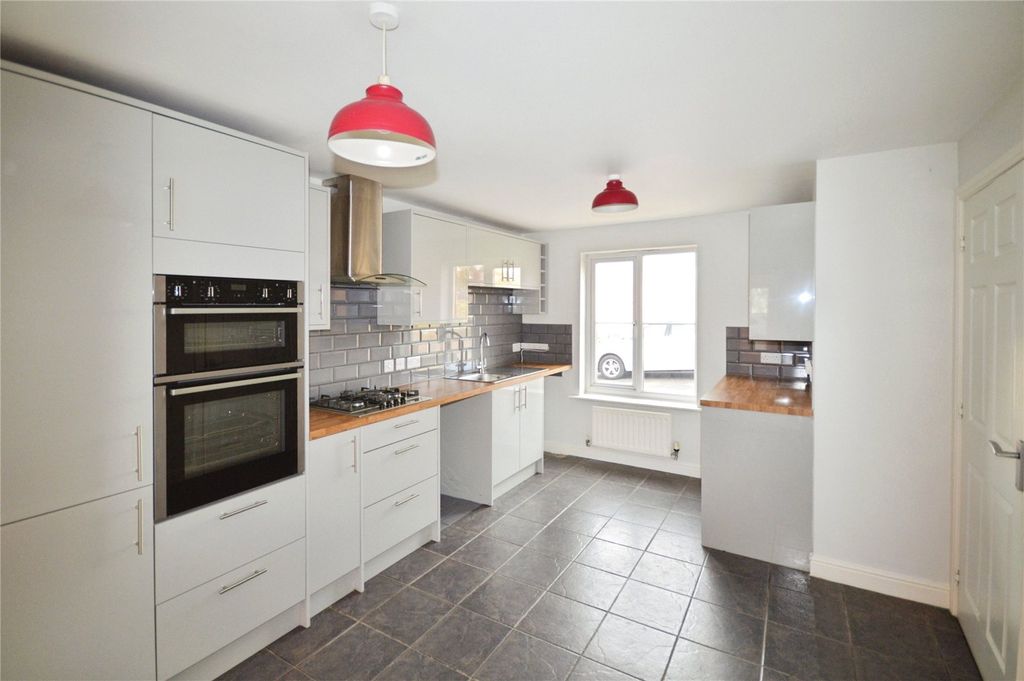 Property photo 2 of 17 Kitchen