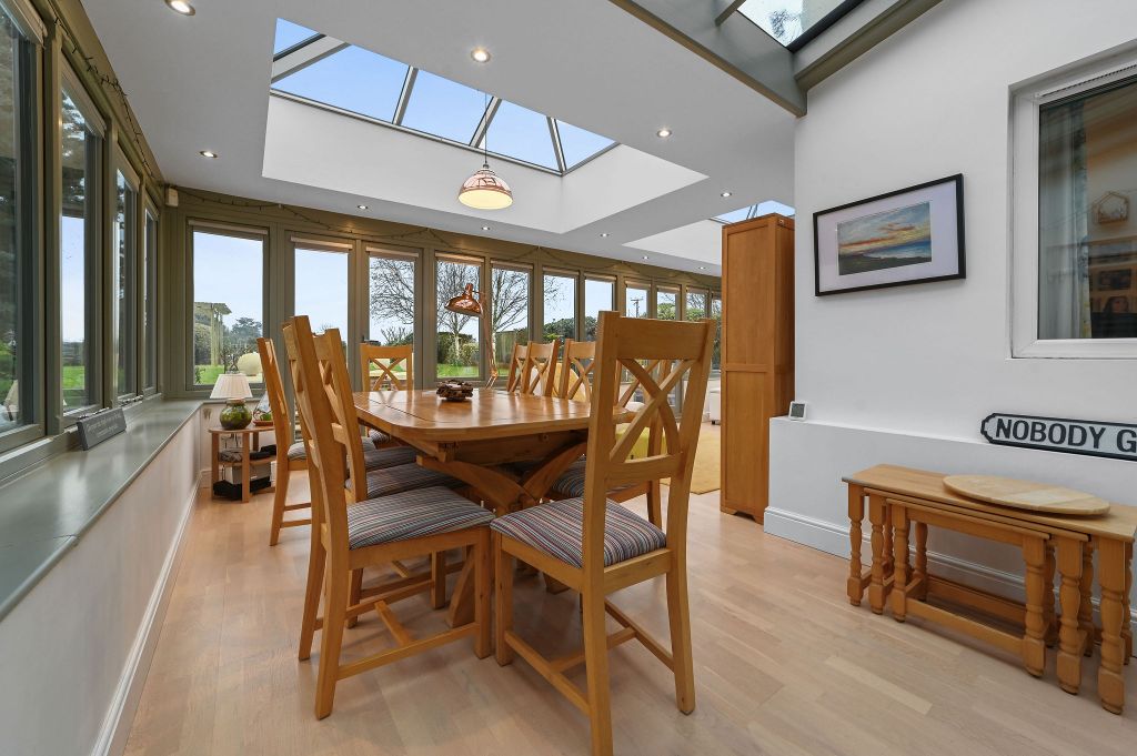 Property photo 2 of 31