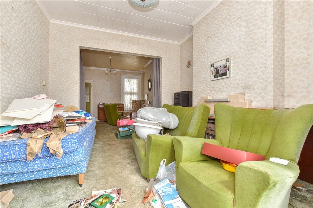 Property photo 3 of 14 Lounge