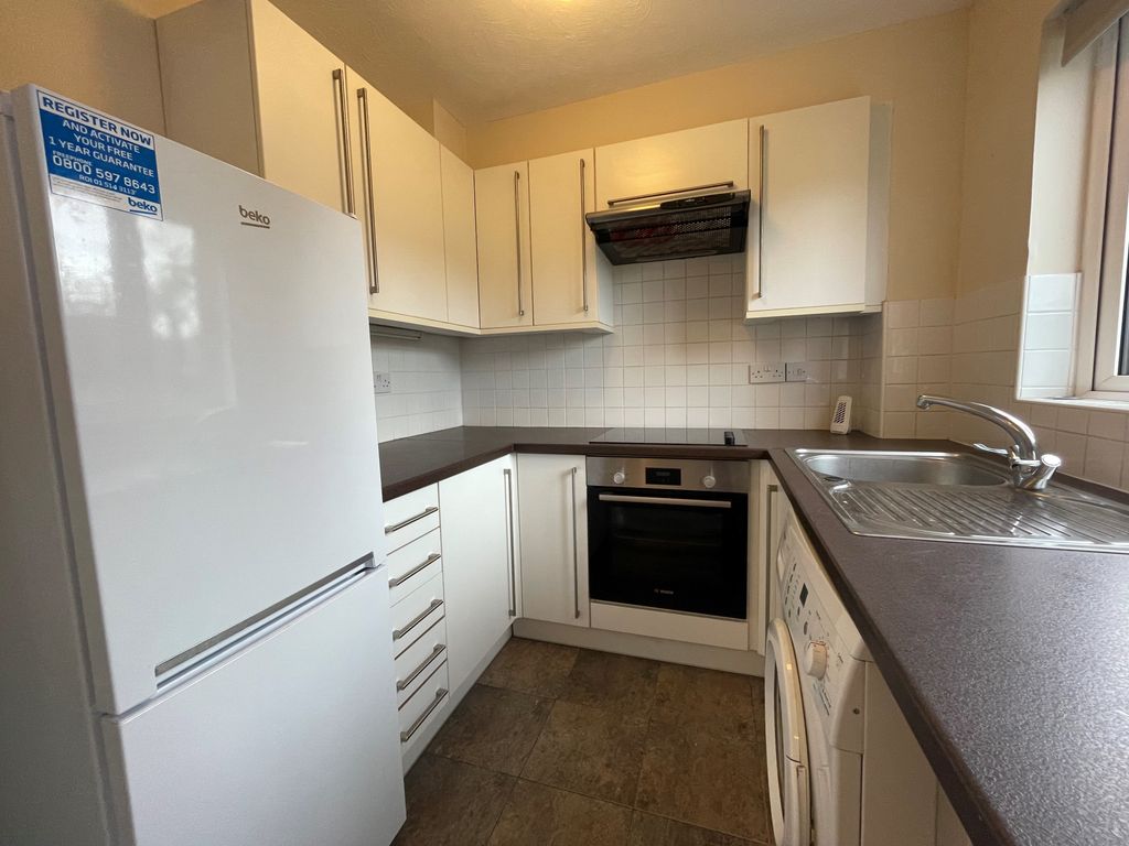 Property photo 2 of 8 Kitchen