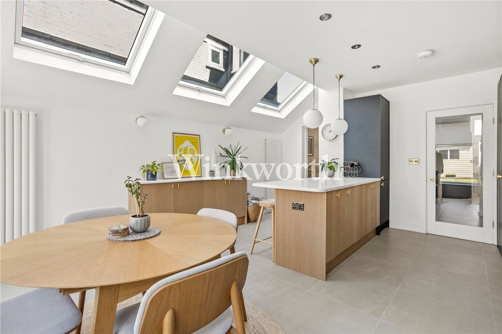 Property photo 3 of 27 Picture No. 02