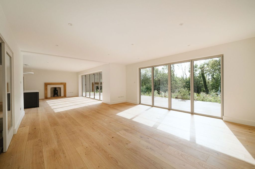 Property photo 3 of 35