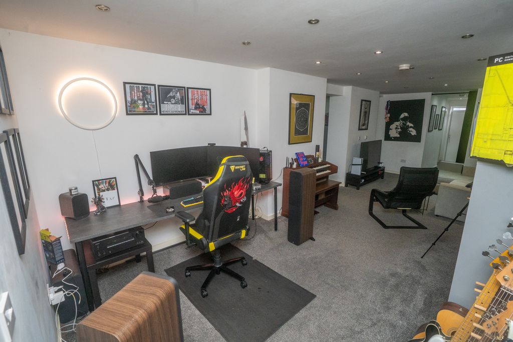 Property photo 2 of 24