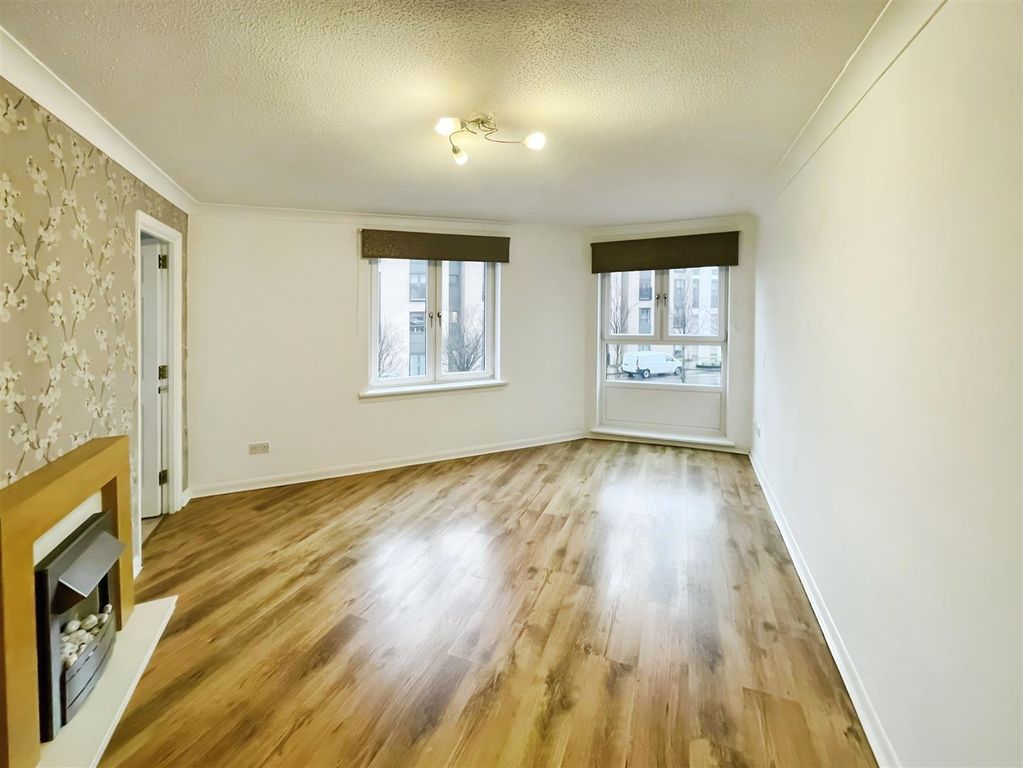 Property photo 3 of 8 3