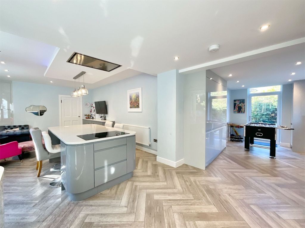 Property photo 2 of 34