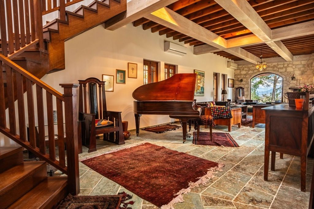 Property photo 2 of 39