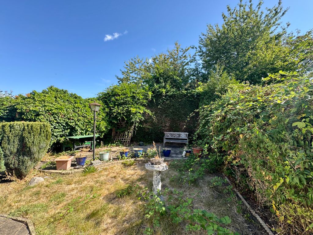 Property photo 2 of 9 Garden