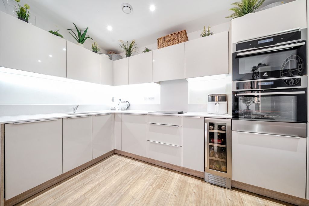 Property photo 2 of 19 Kitchen