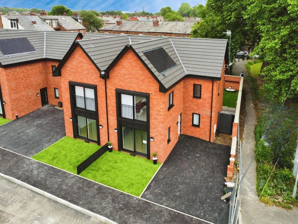 Property photo 2 of 23 Show Home Photograph