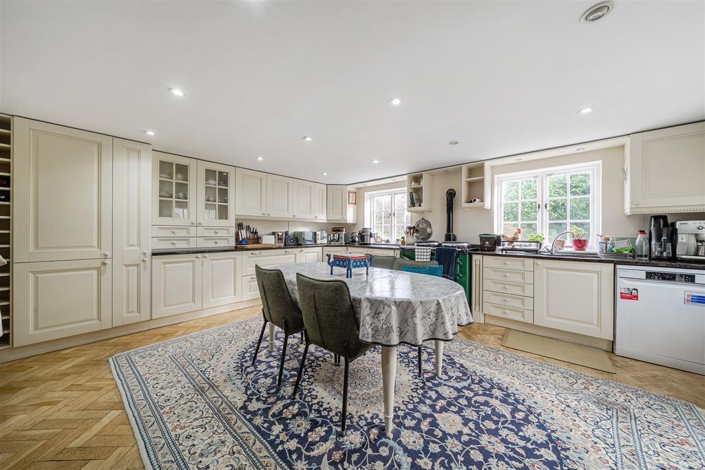 Property photo 2 of 18 Kitchen/Breakfast Room