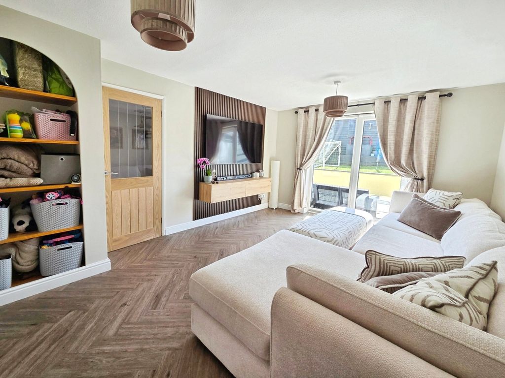 Property photo 2 of 19 Picture No. 22