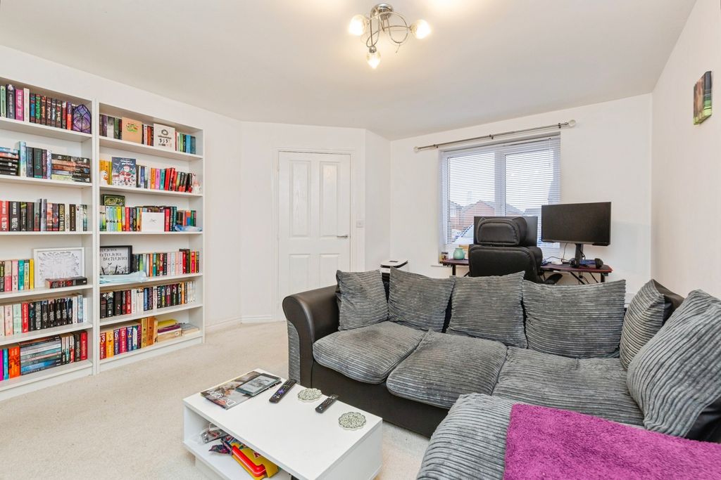 Property photo 3 of 18 Pbox-Img.Jpg