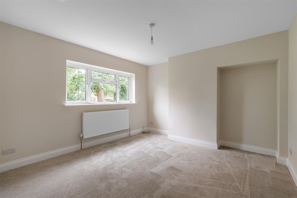 Property photo 3 of 13 191-Mill-Lane-5.Jpg