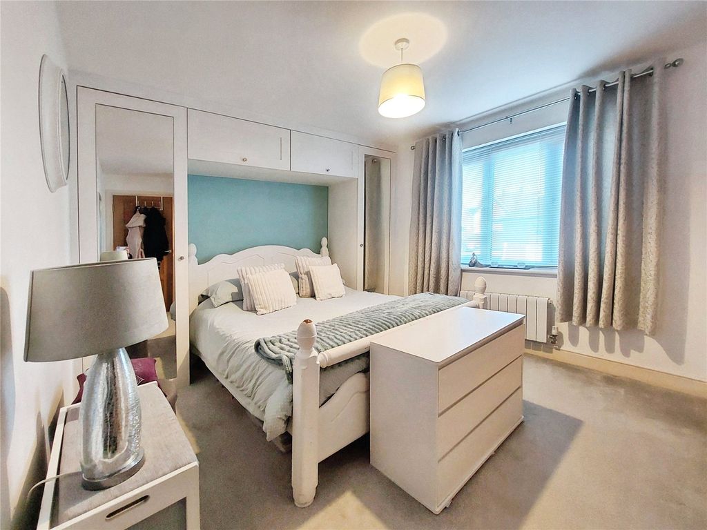 Property photo 2 of 8 Picture No. 10