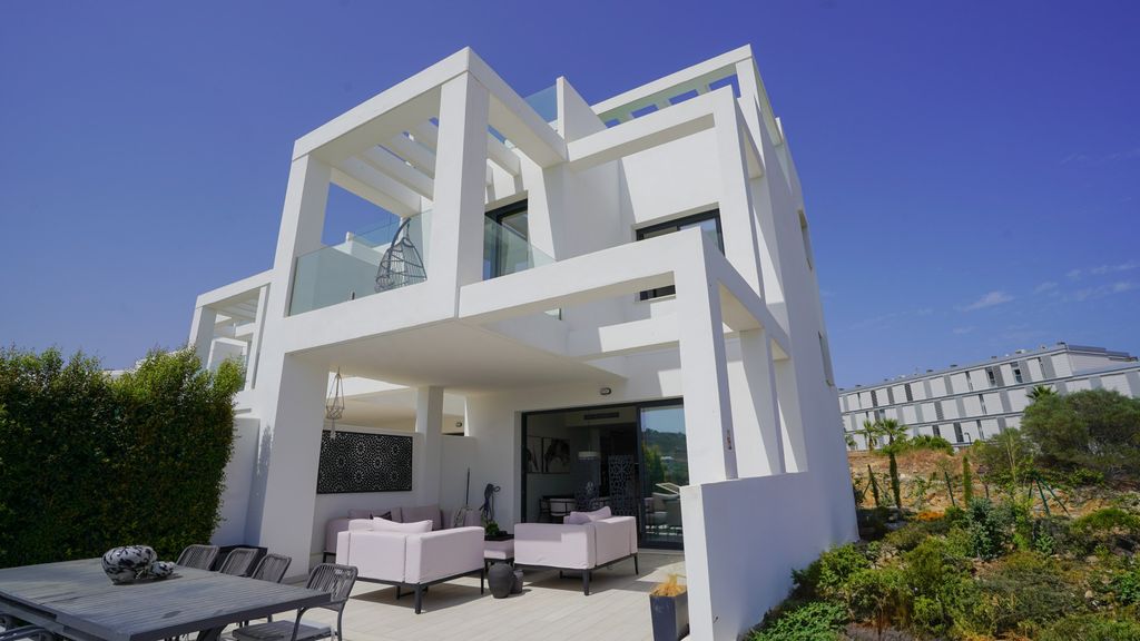 Property photo 3 of 34 Photo 2