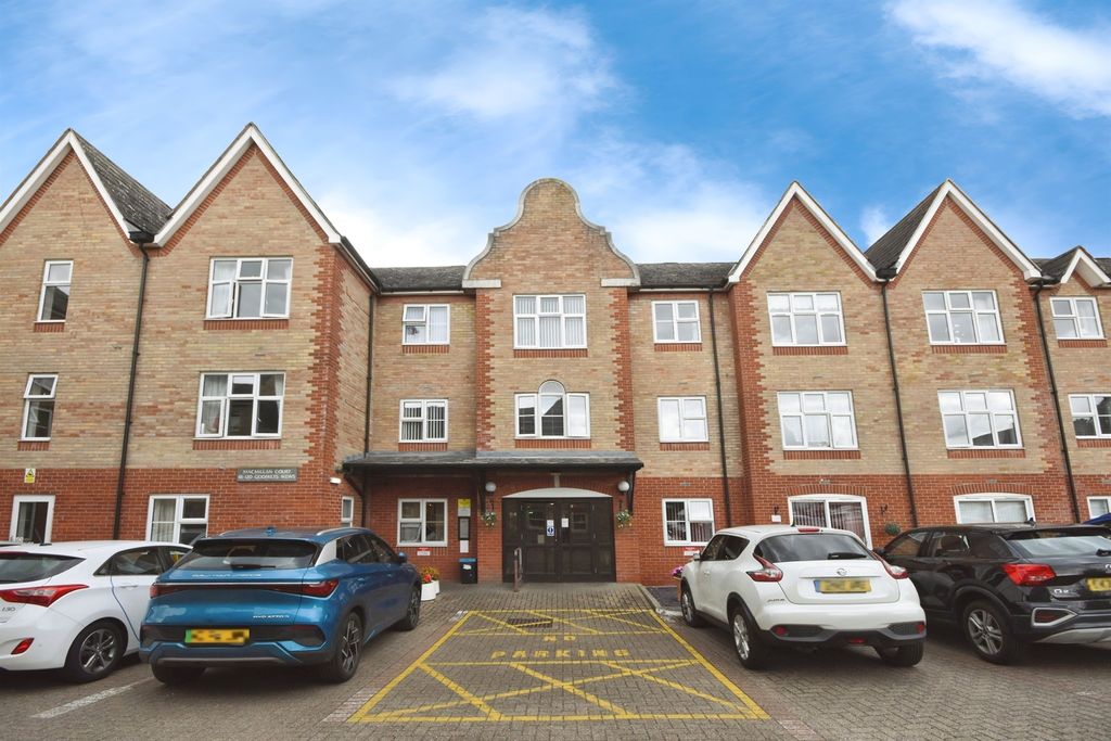 Property photo 1 of 17