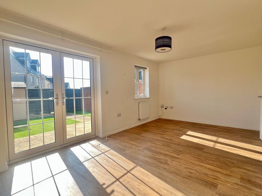 Property photo 3 of 16 Living Dining Room