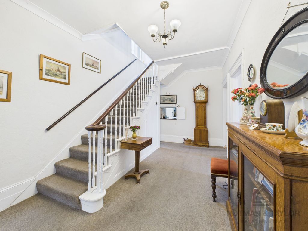 Property photo 2 of 34