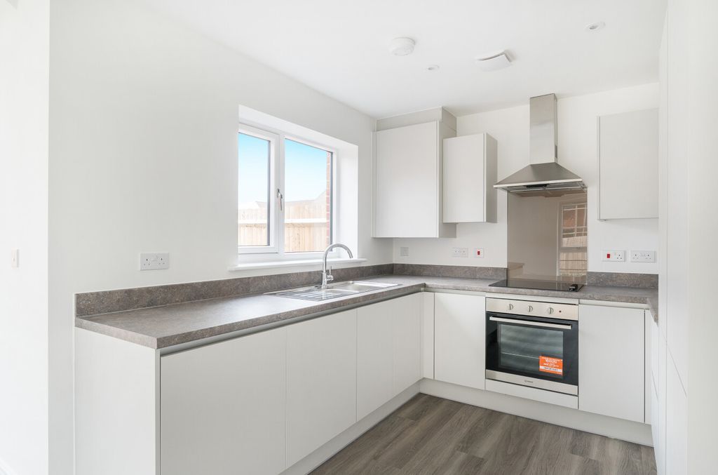 Property photo 2 of 24 1419802-11-699d95...