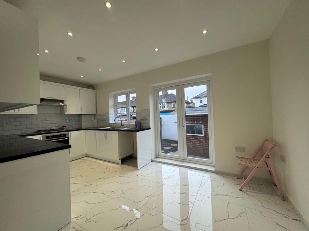 Property photo 3 of 10 3.Jpeg