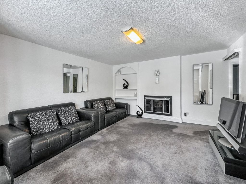 Property photo 3 of 28