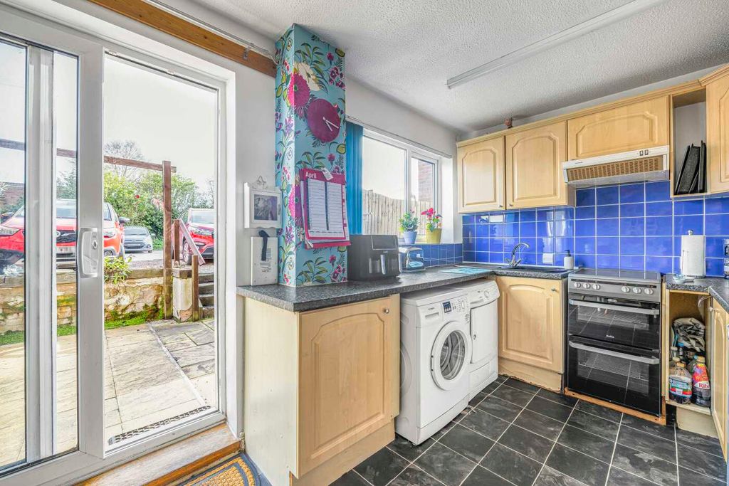 Property photo 3 of 20 Kitchen