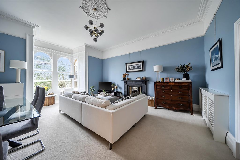 Property photo 2 of 30