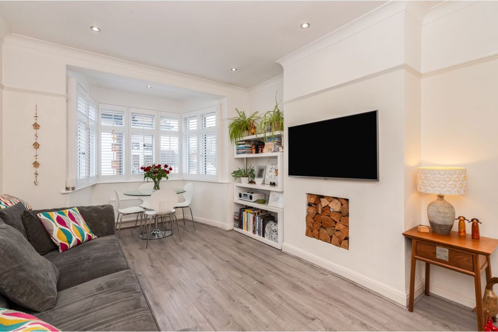 Property photo 2 of 16