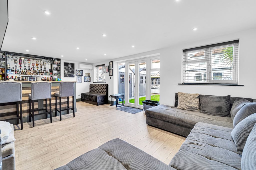 Property photo 3 of 18 4837764