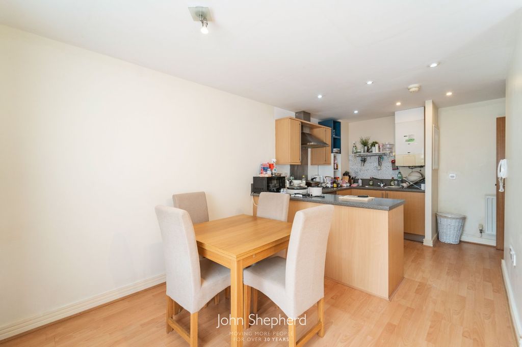 Property photo 3 of 10 Dining Area