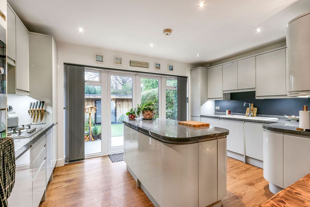 Property photo 3 of 25