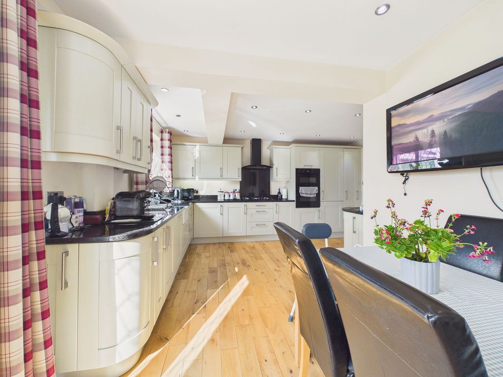 Property photo 3 of 14 Dining Kitchen