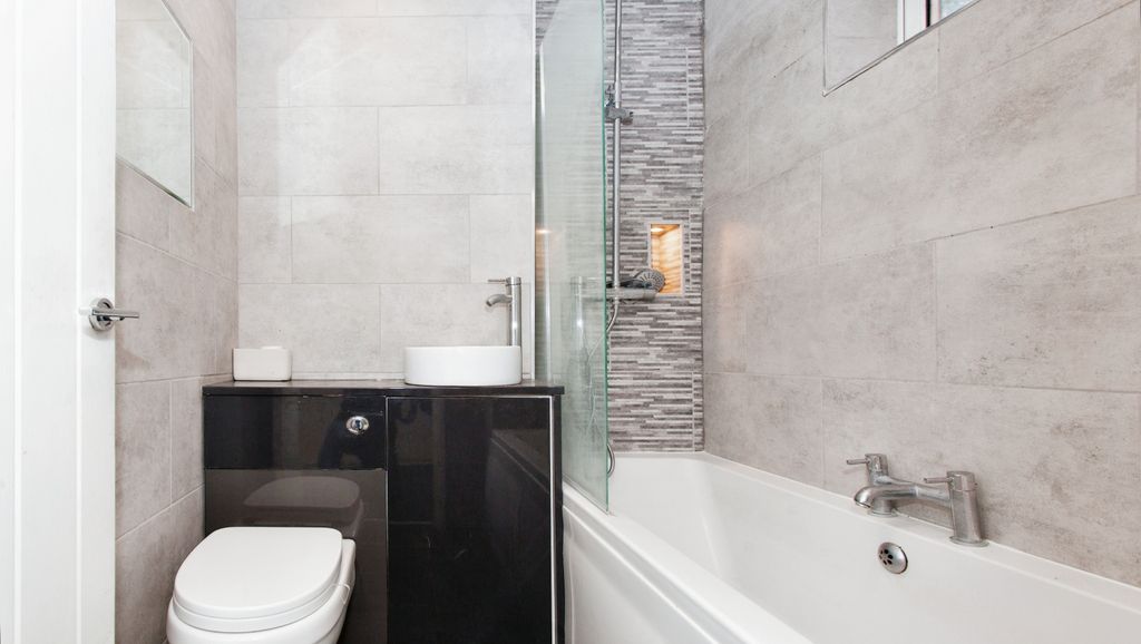 Property photo 2 of 8 View