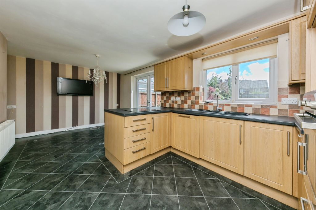 Property photo 3 of 17 Kitchen Diner: