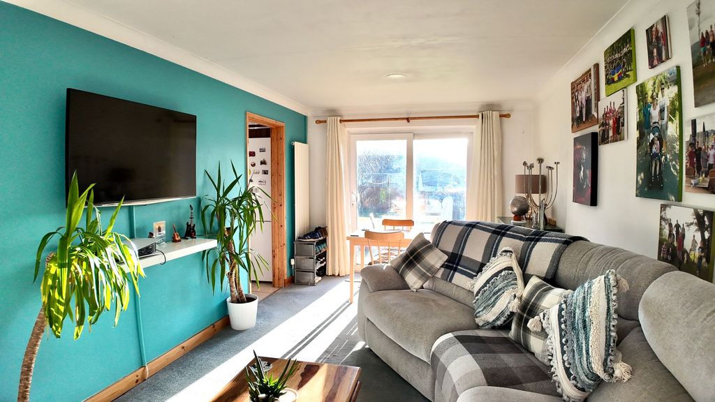 Property photo 2 of 20