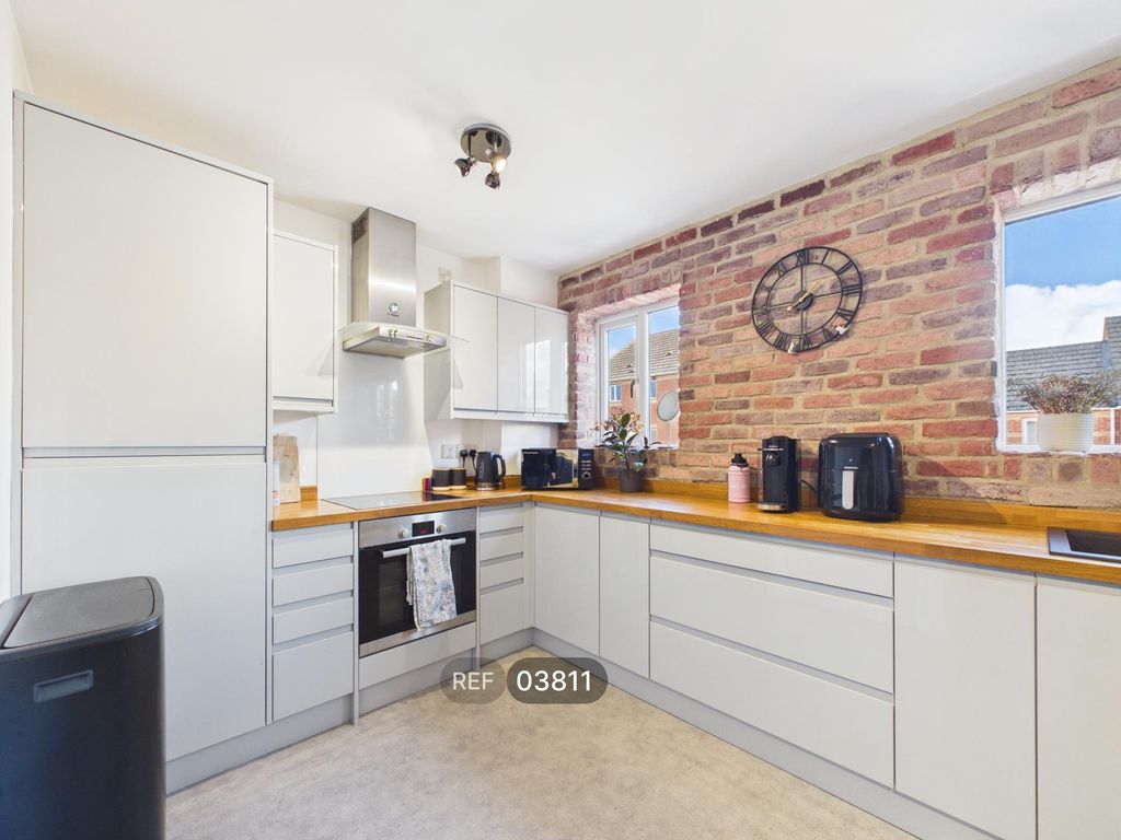 Property photo 2 of 17 Kitchen