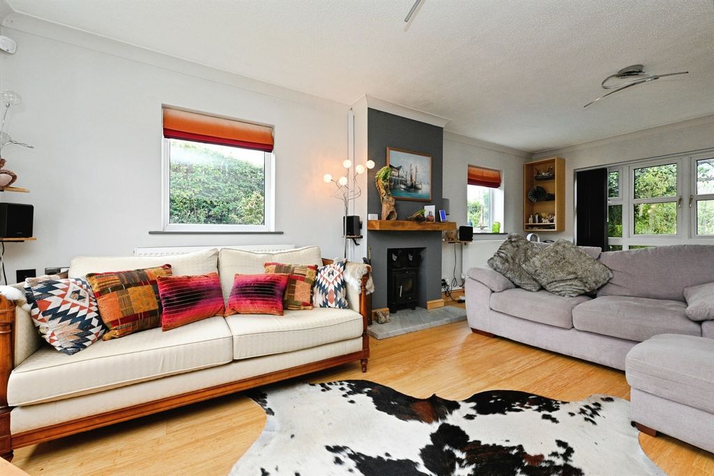Property photo 2 of 17