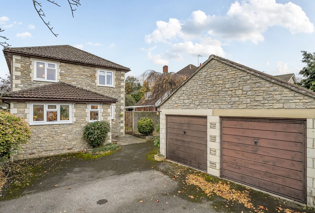 Property photo 2 of 23 1373307-1-690E1Eb...