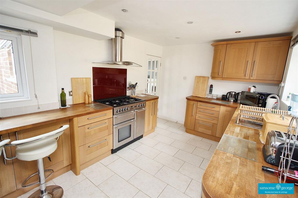 Property photo 3 of 19 Kitchen Breakfast Room