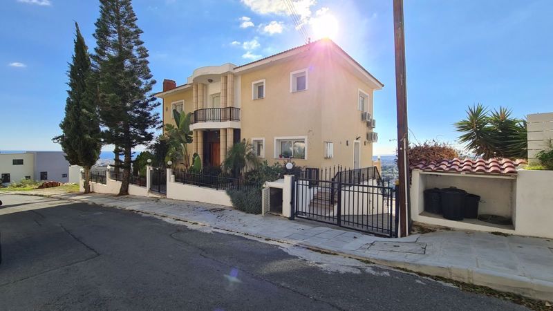 Property photo 2 of 19 Property Front