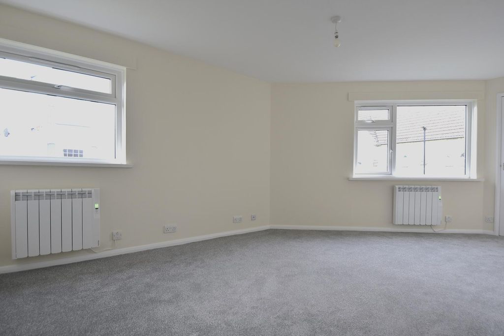 Property photo 2 of 6 Living Room