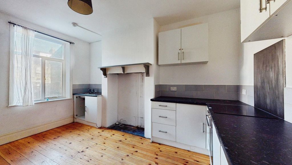 Property photo 3 of 11 6Dae5823-31-Hamilton-Terrace-03042026_225747.Jpg