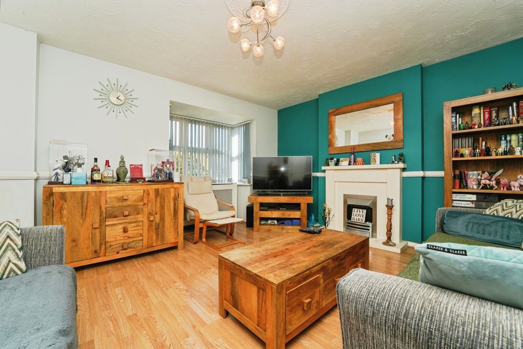 Property photo 3 of 11 Photo